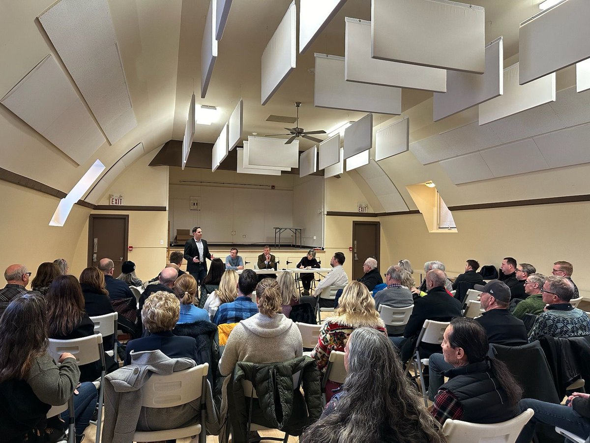 demetriosnAB's tweet photo. Full house in Windsor Park this morning for the Calgary-Elbow UCP AGM. Thank you for inviting me to speak and thank you to all the hardworking volunteers for your efforts. Together we'll elect a conservative MLA in 2027!
#ableg #yycelbow https://t.co/ZepXpU6uW4