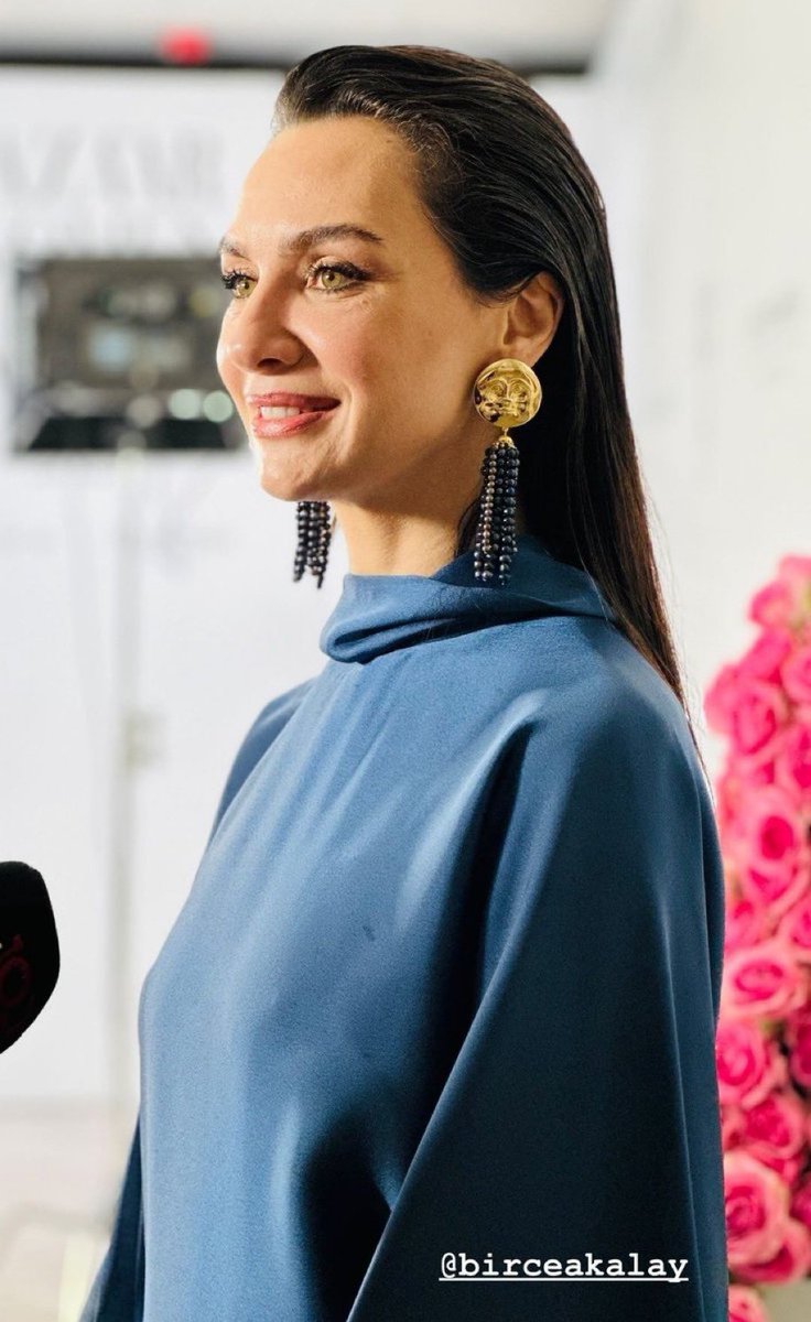 CapaMagDizi's tweet image. #BirceAkalay, Bazaar Women of the Year gecesinde… #HarperBazaar