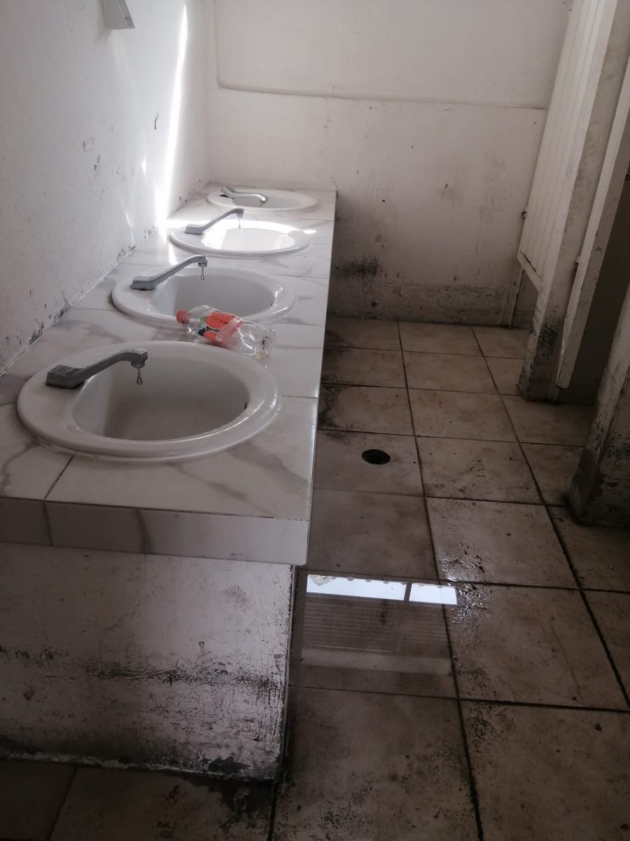 samano_O's tweet photo. El 29 de marzo del 2023 la entonces jefa de gobierno @Claudiashein anunció una inversión de 50 mdp para construir albergues en la CDMX, ¿Dónde quedó esa inversión @martibatres, @RigoSalgadoV?

¿Tanto dinero para que tengan los baños de los albergues de @CDMX_IAPP así @Rara_Lal?

https://t.co/IgXKvOtLSD