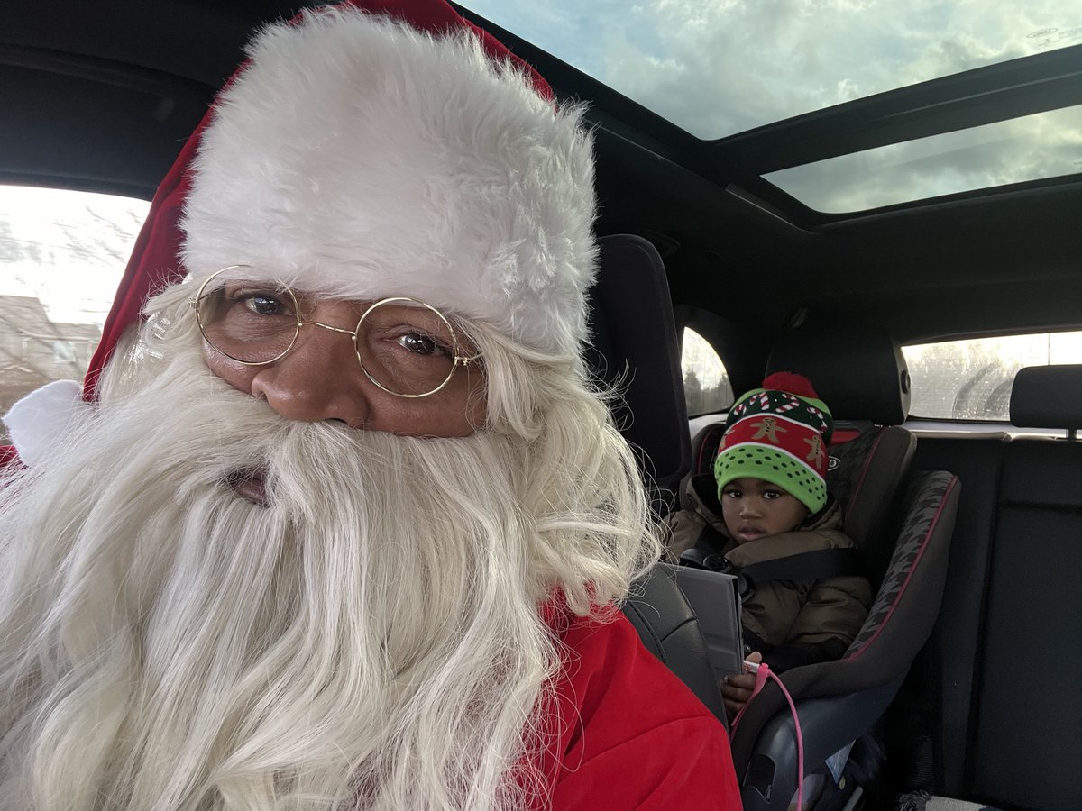 MNFBDEV's tweet photo. SLINGSHOT SANTA is a guy who fills his garage with gifts, pulls out his slingshot and rides around Chicagoland handing out gifts to the kids.  

He’s done it for years, we grew up 4 blocks apart, he’s my cousin. 

I could be SEWAY SANTA, NOPE!

HATS OFF TO THEE!
@CraigWil1031 https://t.co/zLMs0dKT5E
