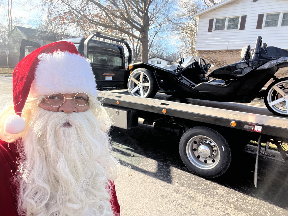 MNFBDEV's tweet photo. SLINGSHOT SANTA is a guy who fills his garage with gifts, pulls out his slingshot and rides around Chicagoland handing out gifts to the kids.  

He’s done it for years, we grew up 4 blocks apart, he’s my cousin. 

I could be SEWAY SANTA, NOPE!

HATS OFF TO THEE!
@CraigWil1031 https://t.co/zLMs0dKT5E