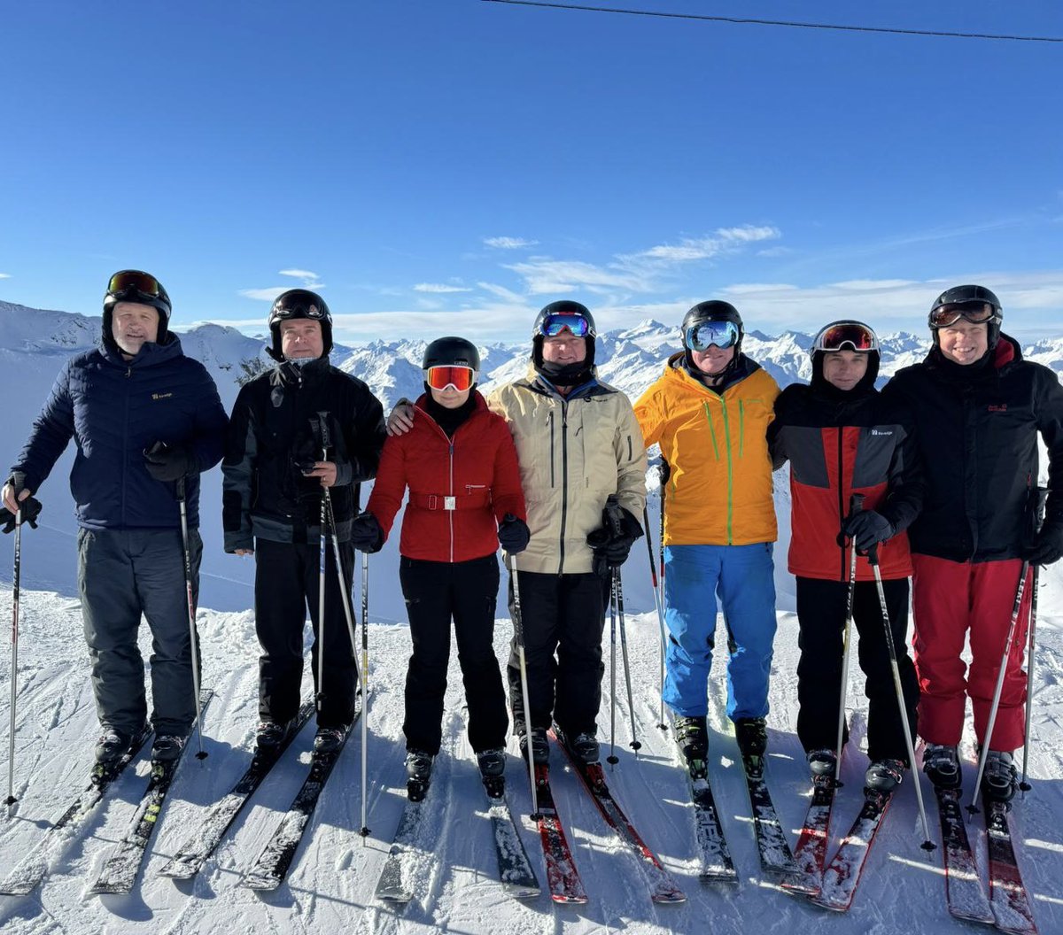 A fabulous week at the @Official_REME REME Alpine and Snowboard Champs in Stubai ended yesterday. After 2 weeks of training beforehand, the racers were great. All enabled by amazing hill staff who are still thawing out and great coaches. Next week - Nordic Champs. #joinREME