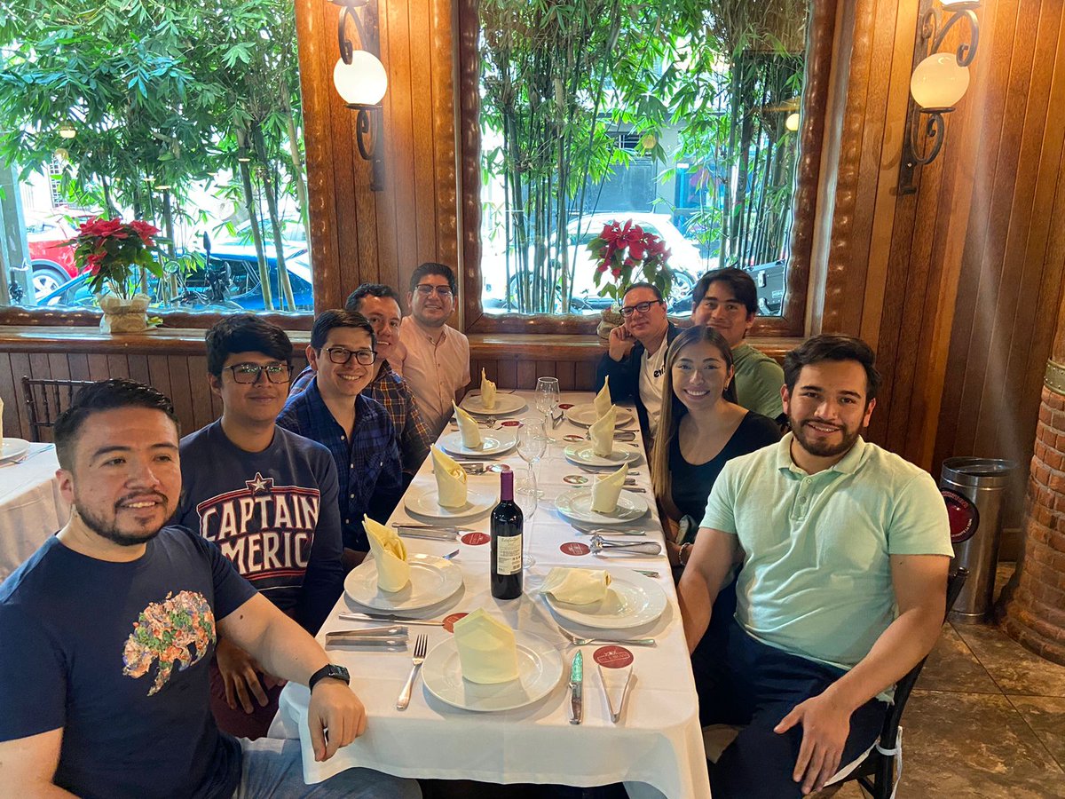 dazaetgb's tweet photo. Y si el posgrado en realidad es los amigos qué hicimos en el camino?

#FinDeSemestre https://t.co/p8EfR9LpW2