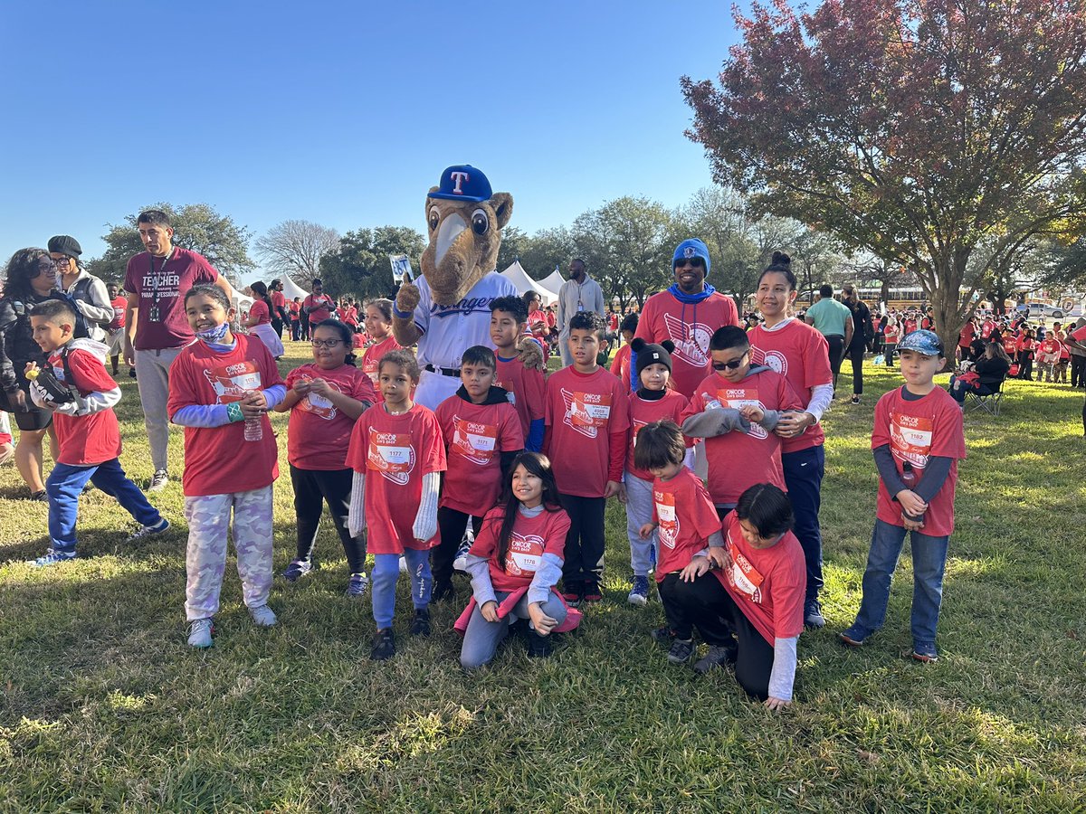 ReynaRuiz80's tweet photo. Cuellar had fun at the Oncor Kid’s Race today!
@CuellarNation https://t.co/3OFiTOD3Eg