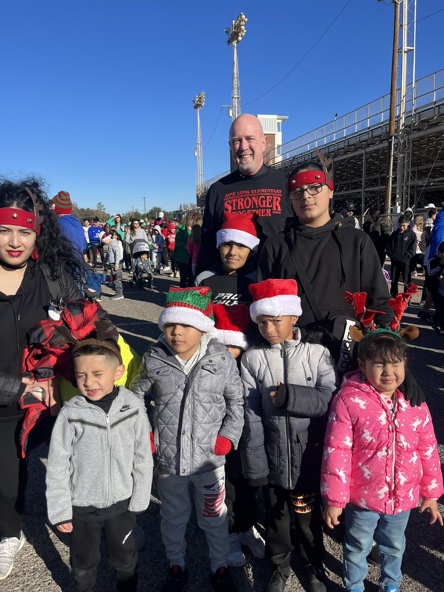 JLPioneers's tweet photo. We had a great turnout at the 3rd Annual MISD Jingle Bell Jog.  So much fun! @Midland_ISD https://t.co/xRQqC708KA