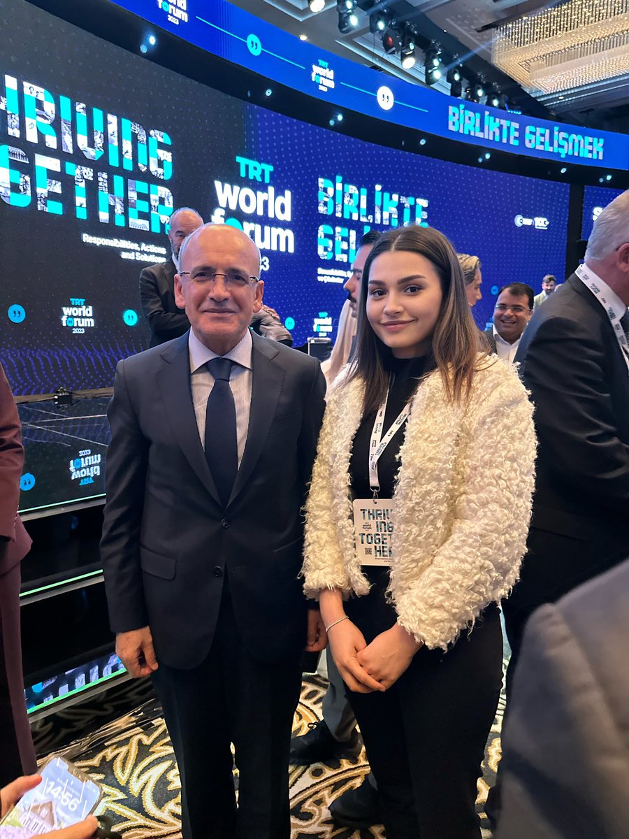 Yağmur (@yagmuurozturk) on Twitter photo Hazine ve Maliye Bakanı <a href="/memetsimsek/">Mehmet Simsek</a>, "Küresel Ekonomiyi Yeniden Yaratmak" oturumunda, Türkiye ekonomisini, beklentileri ekonomik programın durumunu, ülkemizin oldukça önemli bir pazar olduğunu etkileyici bir sunum ile anlattı. Hazine ve Maliye Bakanı <a href="/memetsimsek/">Mehmet Simsek</a>, "Küresel Ekonomiyi Yeniden Yaratmak" oturumunda, Türkiye ekonomisini, beklentileri ekonomik programın durumunu, ülkemizin oldukça önemli bir pazar olduğunu etkileyici bir sunum ile anlattı.