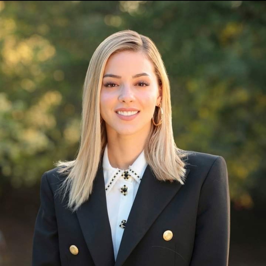 AlexSanchezMx's tweet photo. #ULTIMAHORA ¡Mariana presidenta! Chequen la jugada de los García-Rodríguez. #Mariana Rodríguez se anota por la candidatura a la alcaldía de #Monterrey, Nuevo León. Arrastrará sin problema alguno en las elecciones por los niveles de popularidad. 

Luis Donaldo Colosio deja la alcaldía para ir por el Senado.  Se vivirá un trienio de fosfos fosfos.  La pareja gubernamental al frente de Nuevo León y Monterrey. La comunicación política juntos hasta en la sopa. Eso le puede asegurar el relevo de su esposo el gobernador. ¿Quién podría decir que no tiene su propia carrera política? ¡Interesante!