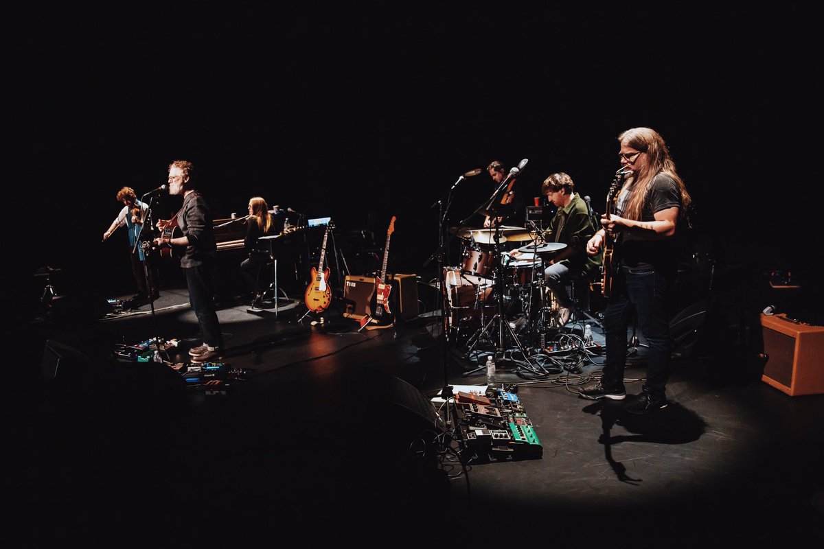 1/4 Really looking forward to the last few shows of the year for @Glen_Hansard in Ireland. I believe there are a handful of tickets available for the last show in Cork if you are quick. Here’s some pics taken during soundcheck at Glen’s recent show at the @thelondonpalladium