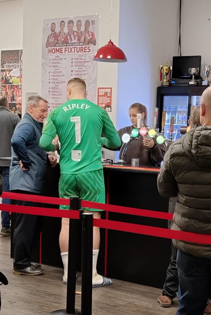 onthecentrespot's tweet photo. “What do you do after a 1-0 away win ?“

“Pop into the bar for a pint ! “ 🤣

Port Vale keeper Connor Ripley at Exeter today. 🍻 

Credit: Max Oliver 

#ECFC | #PVFC https://t.co/vNDD7XGDpv