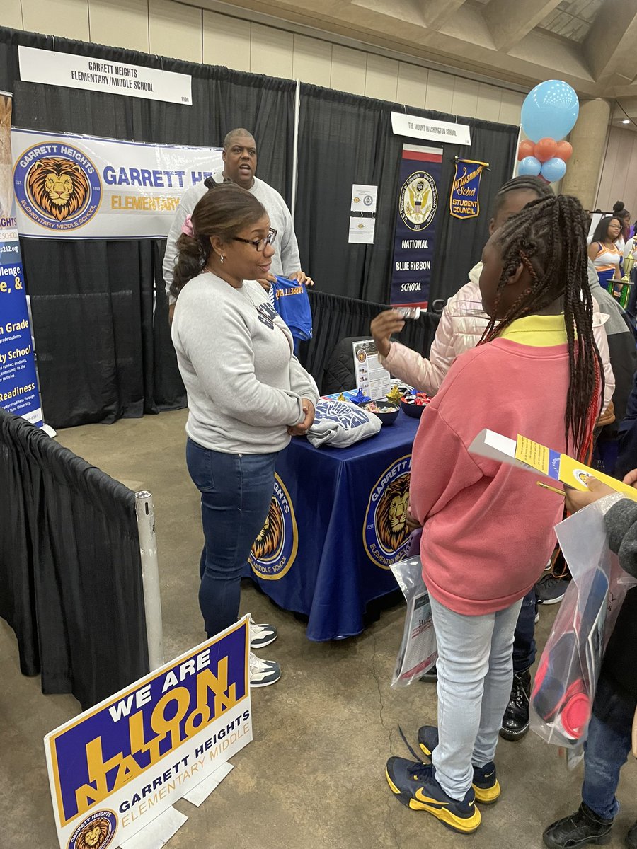 baba_olumiji's tweet photo. Great parent turn out for our bus and a great Saturday morning at the #ChoiceFair of course we had to stop by some CLN 3 schools @LindsayKrey
#VictoriesHappenonValleyStreet https://t.co/WrCAA1rodk