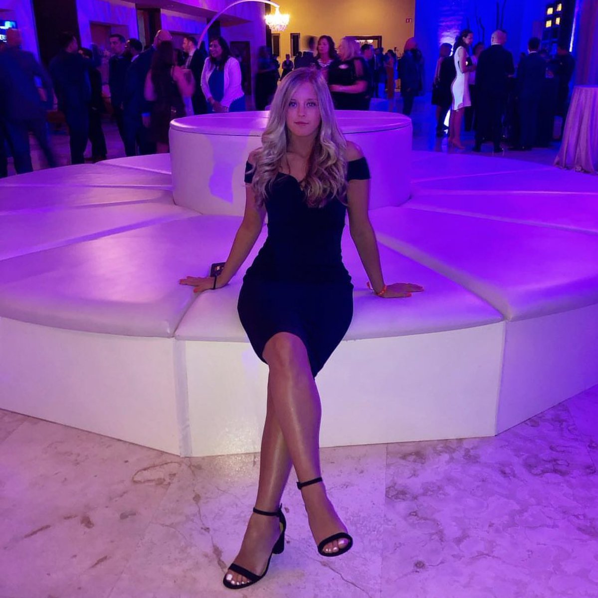 CummerShoe2020's tweet photo. Worn shoes by Amy. Have lots more shoes of hers for sale . 

Worn multiple times $400

#shoefetish #wornshoes #shoefetish https://t.co/mwjWR2QNOI