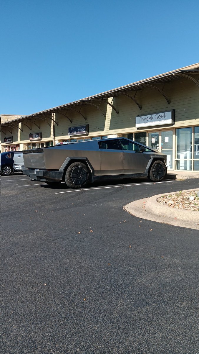 SAINTSPAGE_'s tweet photo. @elonmusk seeing alot of these in Austin I dig them man alot bigger in person! https://t.co/sRkE0VrQ9R