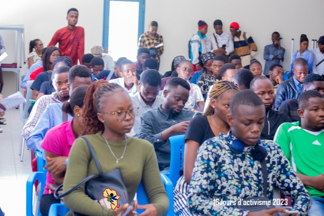 IpashiOrnan's tweet photo. Prenant parole comme l’un des intervenants du panel , la présidente du @Maj_kinshasa1 encourage les étudiant.e.s de l’UPN à dénoncer en cas de toute forme des violences basées sur les genres subit en milieu estudiantin. 
@MajRDCongo 
@abefnd_rdc 
@MdM_France https://t.co/zrP5XkNnrO