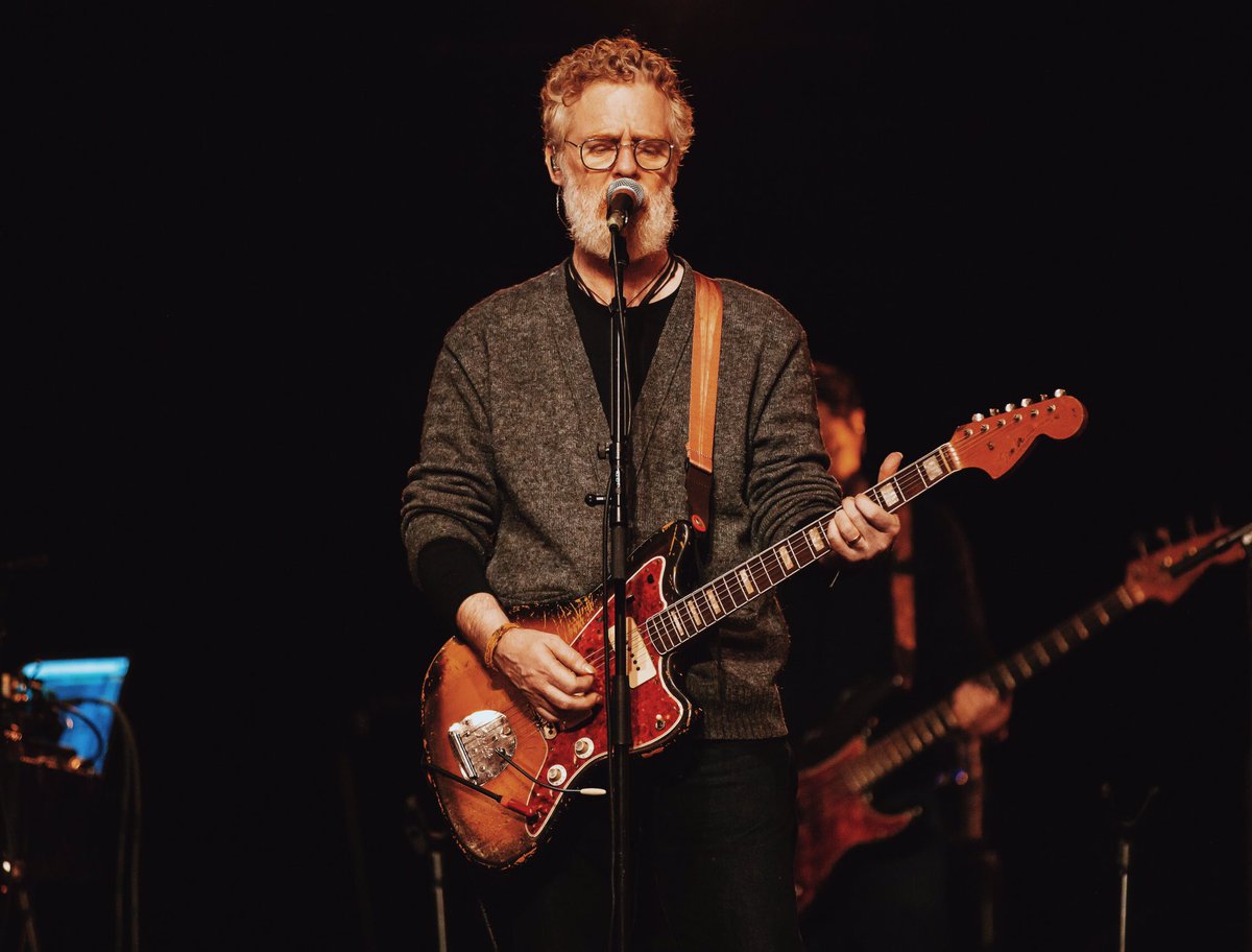 3/4 Really looking forward to the last few shows of the year for @Glen_Hansard in Ireland. I believe there are a handful of tickets available for the last show in Cork if you are quick. Here’s some pics taken during soundcheck at Glen’s recent show at the @thelondonpalladium
