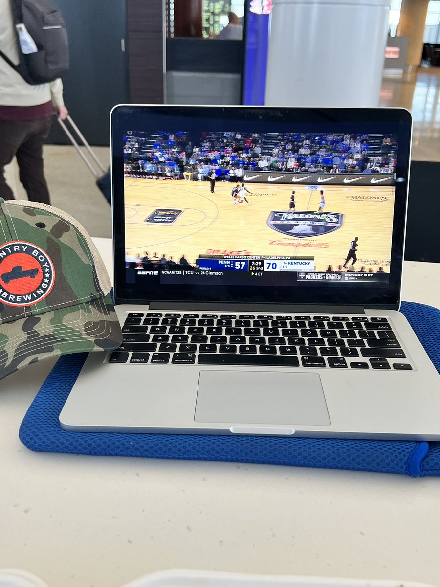 Watching the Cats however I have to! Coming home to KY! <a href="/CBBGeorgetownKY/">Country Boy Brewing</a> <a href="/KySportsRadio/">Matt Jones</a> <a href="/DrewFranklinKSR/">Drew Franklin</a> <a href="/ShannonTheDude/">Shannon The Dude</a> <a href="/ryanlemond/">Ryan Lemond</a> <a href="/UKAthletics/">Kentucky Athletics</a> 

#SanFrancisco