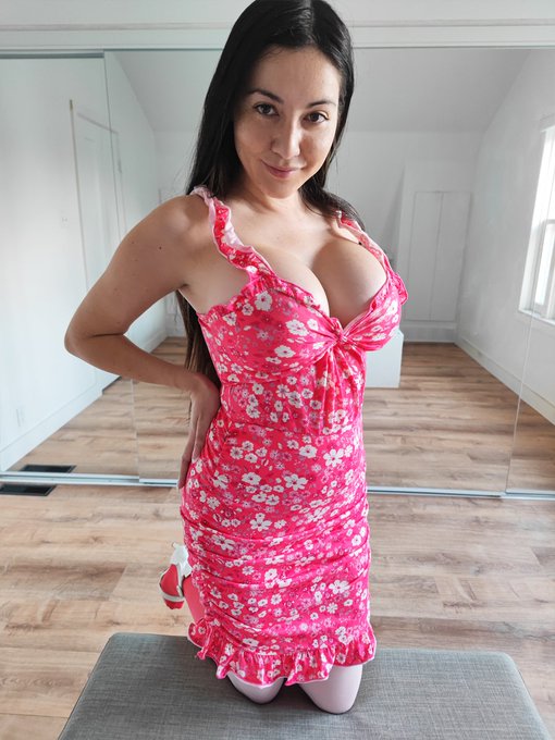 #pinkdress #darkhairedgirl https://t.co/iyQCi5BZ6j<a href="/tag/pinkdress"class="tags">#pinkdress</a><a href="/tag/darkhairedgirl"class="tags">#darkhairedgirl</a>