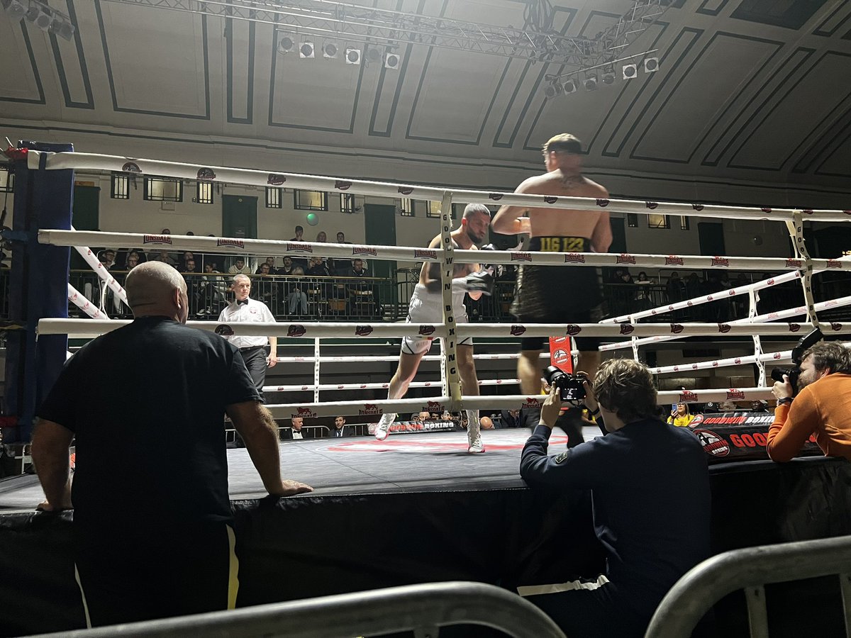 boxinsaveslives's tweet photo. I know I know. 

It’s like Deja Vu. 

We are at the home of boxing York Hall, reporting live and taking it to you live and direct from ringside 🤝

Fights for both Frankie Storey and Jordan Reynolds tonight. 

Both looking to finish a busy year with that W

#BoxingLuton https://t.co/kvZr3IKhBC