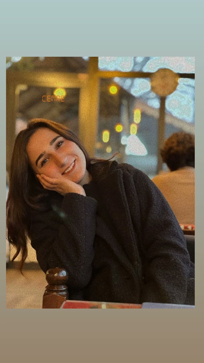 cemre0023's tweet photo. Her şey geçer ama her şey unutulmaz ve herkes de hatırlanmaz...🍂 https://t.co/xiEovnkoXU