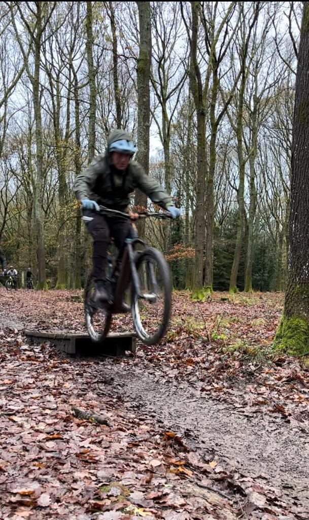 farragherc's tweet photo. Step by step I'm getting more bottle and its riding with unreal people/riders on the @Absolutemtb1 not one bit of pressure on anything just support love these meets so much 🤙😎 https://t.co/AC0HddP77s