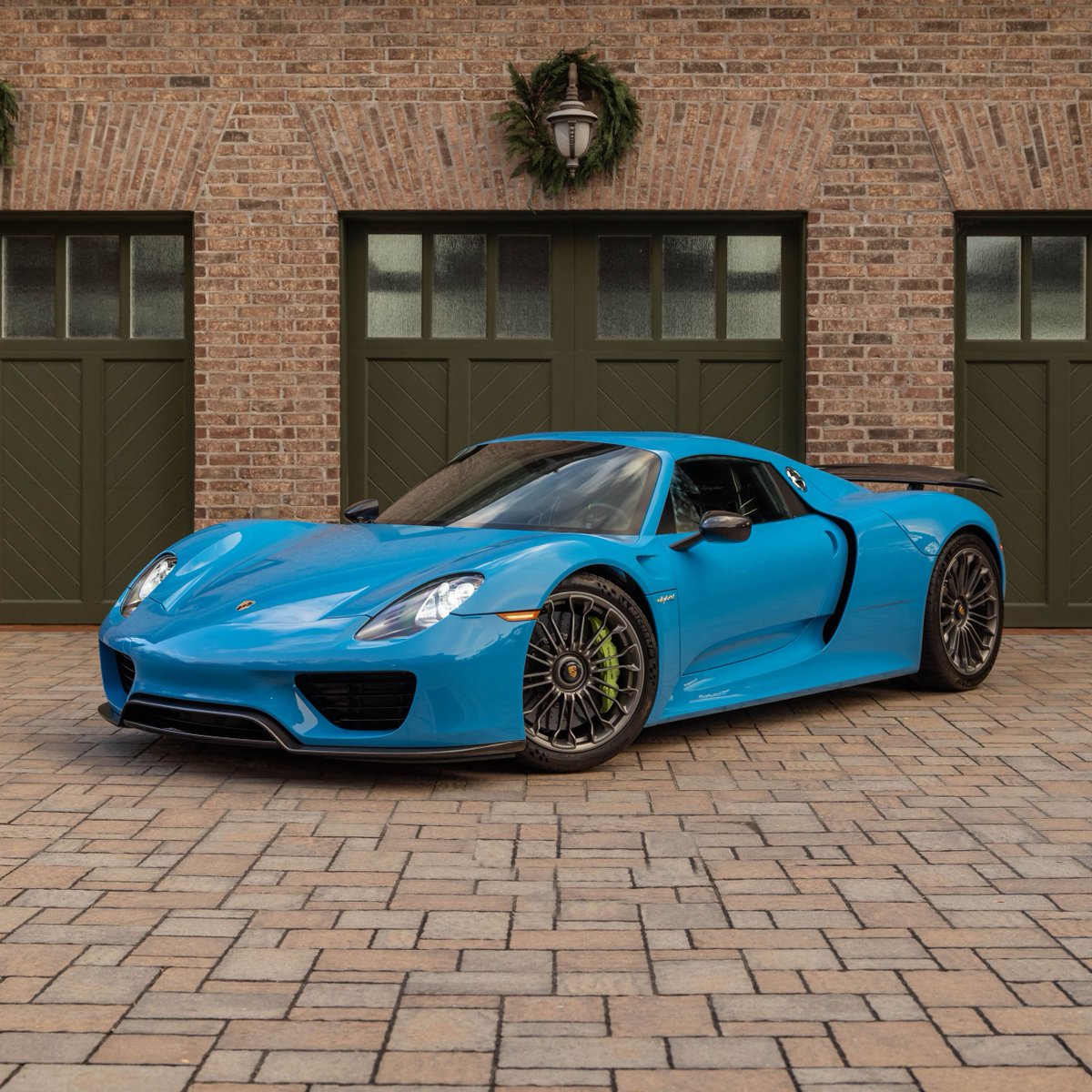 rmsothebys's tweet photo. SOLD: 2015 Porsche 918 Spyder for $1,985,000. #LuxuryWeek https://t.co/tuTG2yJsue