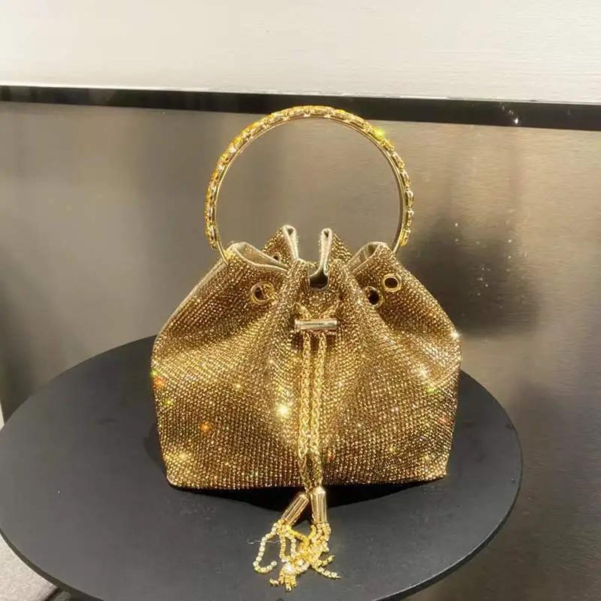868agmmarketing's tweet image. Dazzle the night away with our Allover Rhinestone Bucket Bag and Glitter Top Ring Prom Purse! 🌟 These mini wonders (6.694.725.91inch).
----
Shop now and light up your look! ✨👜 868agmmarketing.com/product/allove…
.
#RhinestoneFashion #PromPerfection #MiniGlam #ShineBright #FashionFiesta