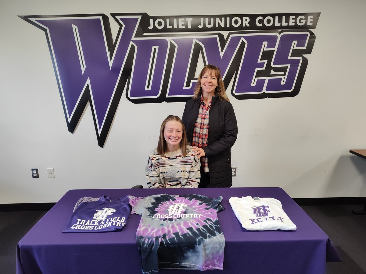 The JJC women's XC/T&F team would like to welcome Vivienne Forte to the Wolves family. Vivienne is from Minooka HS and is a big addition to our distance group. Always great to get athletes from Coach Gummerson's program at Minooka.