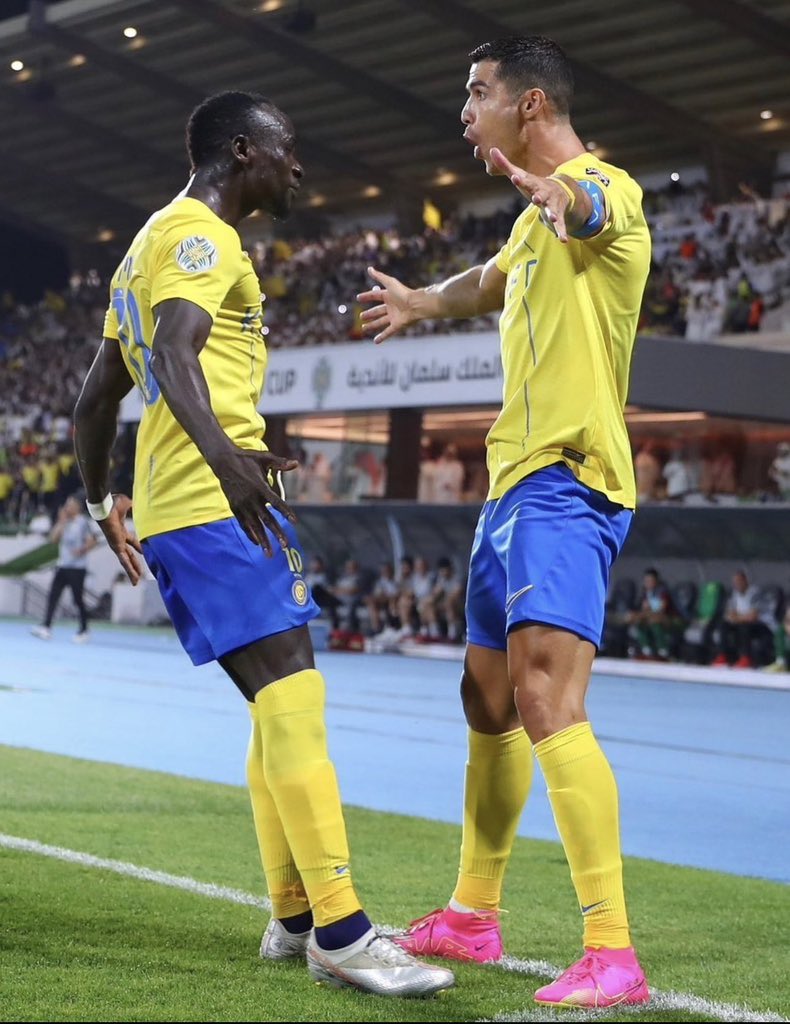 CristianoXtra_'s tweet photo. 🚨Sadio Mane: “We are lucky that we are training with Cristiano Ronaldo at Al Nassr.” https://t.co/bqasD3zc7E