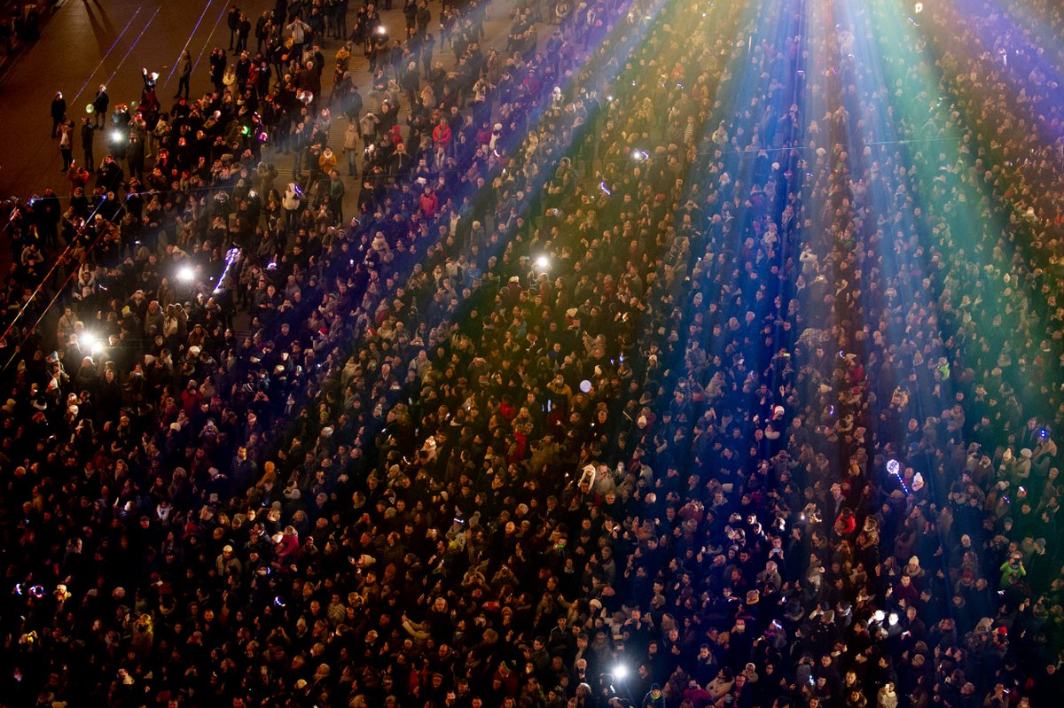 ℹ Très forte affluence au Parc de la Tête d'Or. Privilégiez les autres sites de la Fête des Lumières ce soir. Programme et infos sur : bit.ly/3tbKtEY

📷 Photo d'illustration : Fête des Lumières 2019 - Muriel Chaulet
