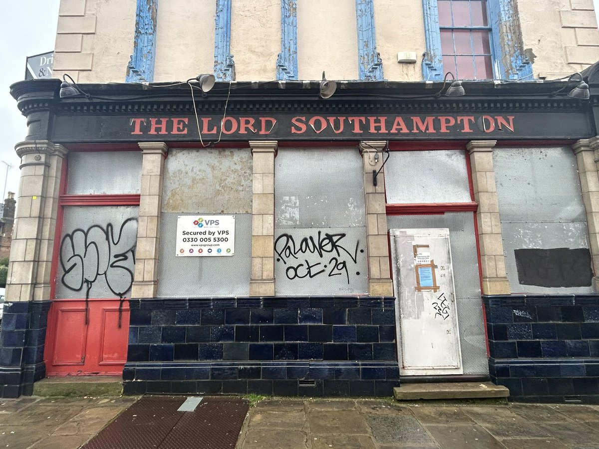 PubsSaving's tweet image. The Lord Southampton, 2 Southampton Road, Kentish Town NW5 4HX. Looks promising that the pub will reopen! Locally listed. A licence application has been applied for. Submit comments by 14th Dec. Worth writing in support of pub if you live locally. #pubsreopening #supportpubs