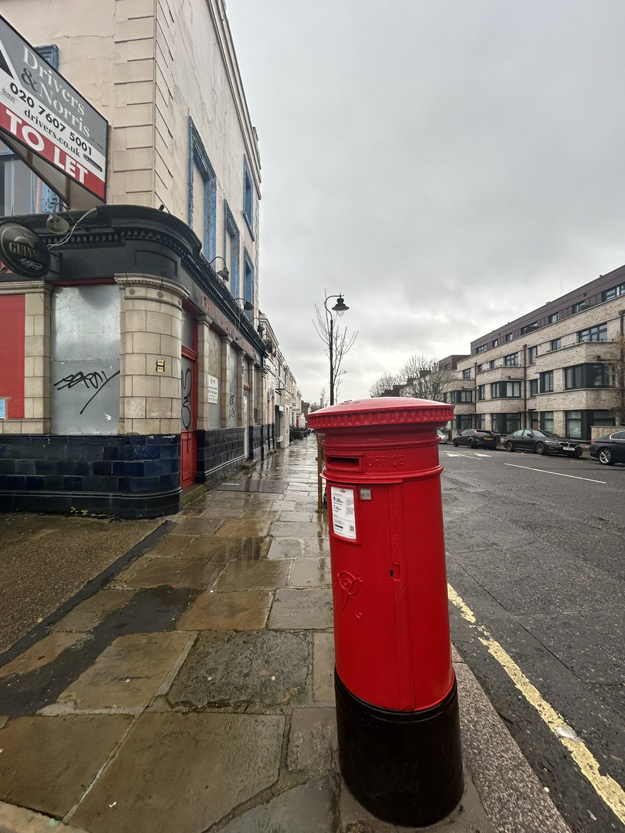 PubsSaving's tweet image. The Lord Southampton, 2 Southampton Road, Kentish Town NW5 4HX. Looks promising that the pub will reopen! Locally listed. A licence application has been applied for. Submit comments by 14th Dec. Worth writing in support of pub if you live locally. #pubsreopening #supportpubs