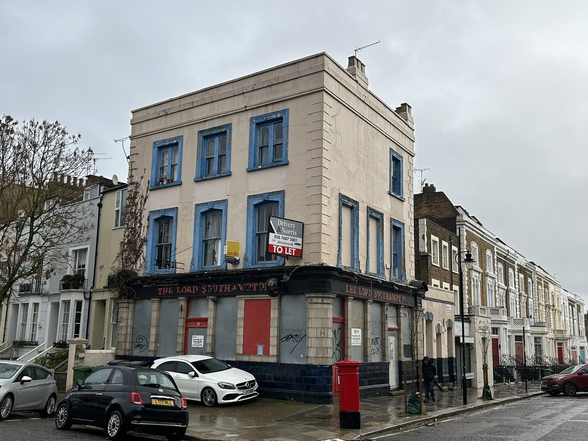 PubsSaving's tweet image. The Lord Southampton, 2 Southampton Road, Kentish Town NW5 4HX. Looks promising that the pub will reopen! Locally listed. A licence application has been applied for. Submit comments by 14th Dec. Worth writing in support of pub if you live locally. #pubsreopening #supportpubs