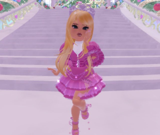 Royale_Minnie's tweet photo. Princess charm school Blair, Hadley and Isla https://t.co/Jbd2FJHh3l