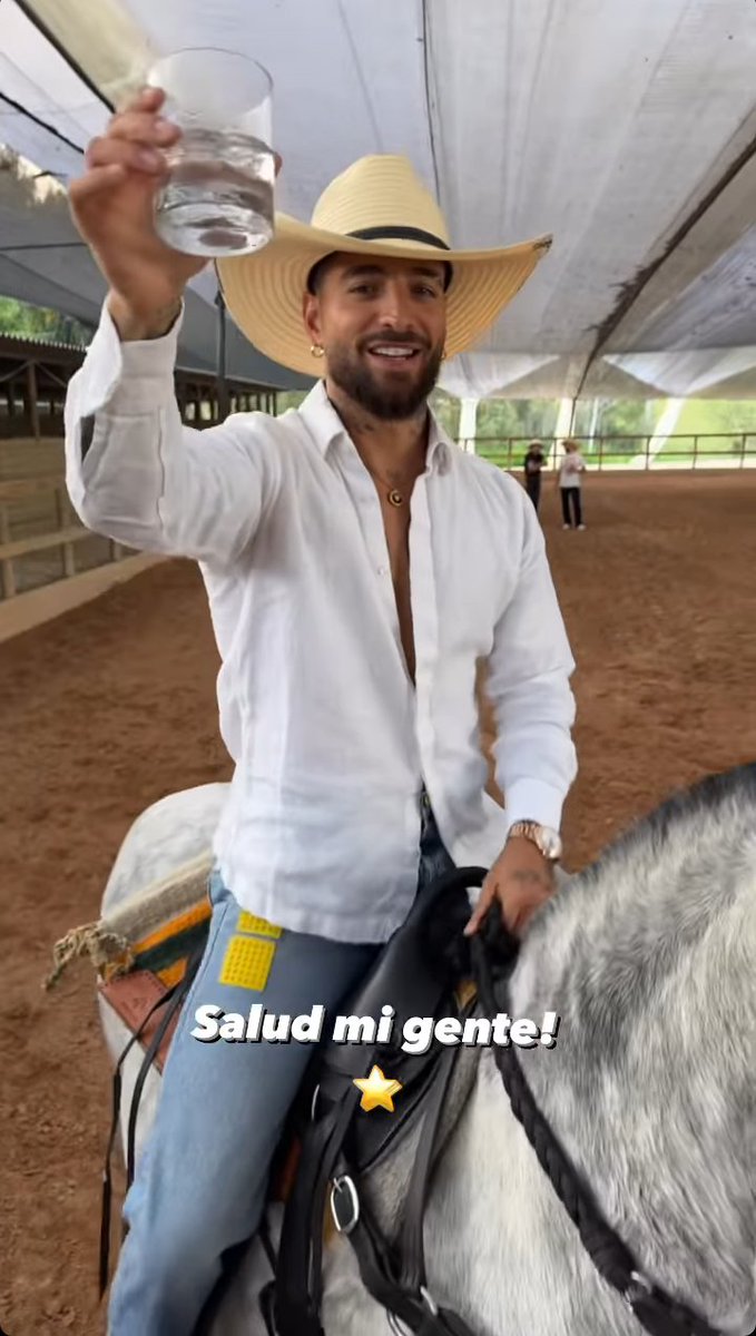 SanDiego_1509's tweet photo. QUIEN ES ESE HOMBREEEEE??? https://t.co/zR8OZwPG9R
