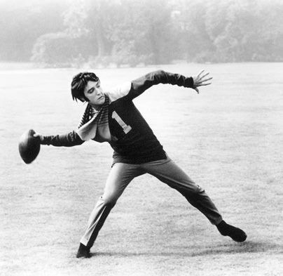 Today in 1962, #Elvis was in #Memphis. He played touch football with his friends.

More on this day at dailyelvis.com⚡️ 

#elvispresley #graceland #elvisaaronpresley #elvisforever #elvispresleyfans #presley #elvisfans #elvisfan #rocknroll #memphis #tcb #theking #music