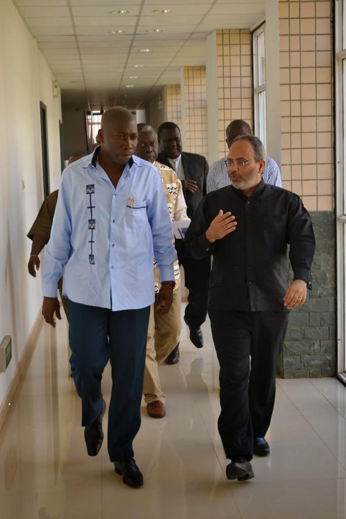 simoes21167's tweet photo. Visita de cortesia do Dr. Carlos Lopes
#guinebissau
#carloslopes
#DSP https://t.co/5l8JYJ5MG9