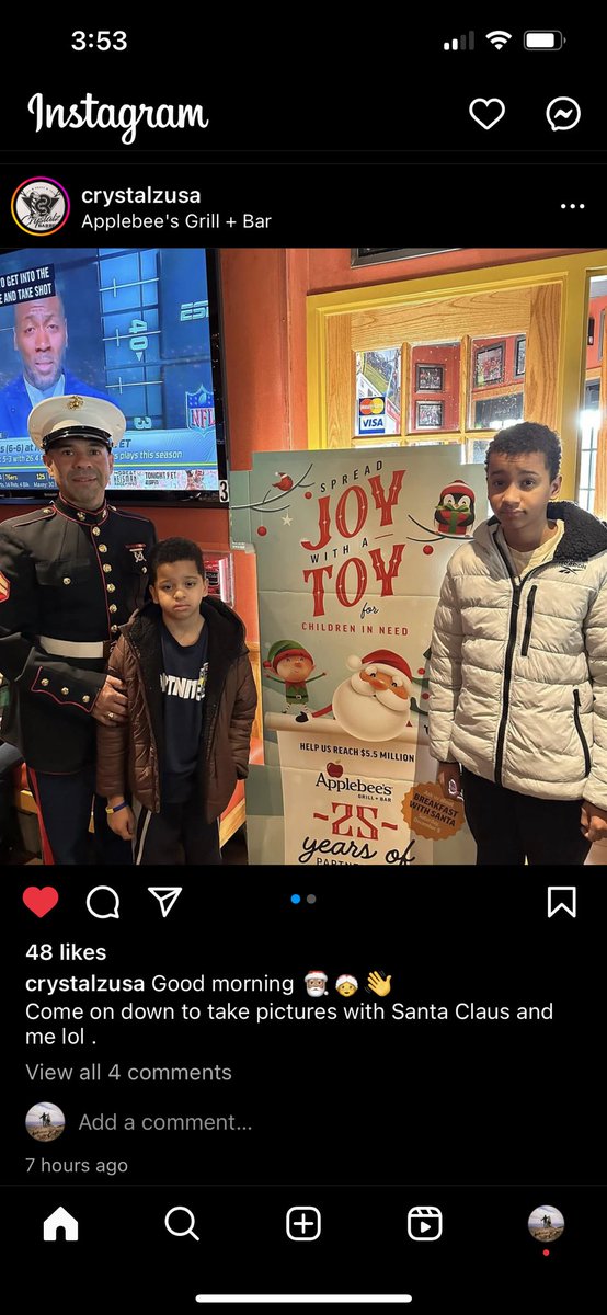 KellySargekel's tweet photo. Busy morning w/Marines working several Applebees locations for ‘Toys for Tots’ & running in the Santa 5k. Thanks to all Applebees locations nationwide & to all who came out. #Toys4Tots #Santa #USMCvets https://t.co/ZoICQKQ6MD