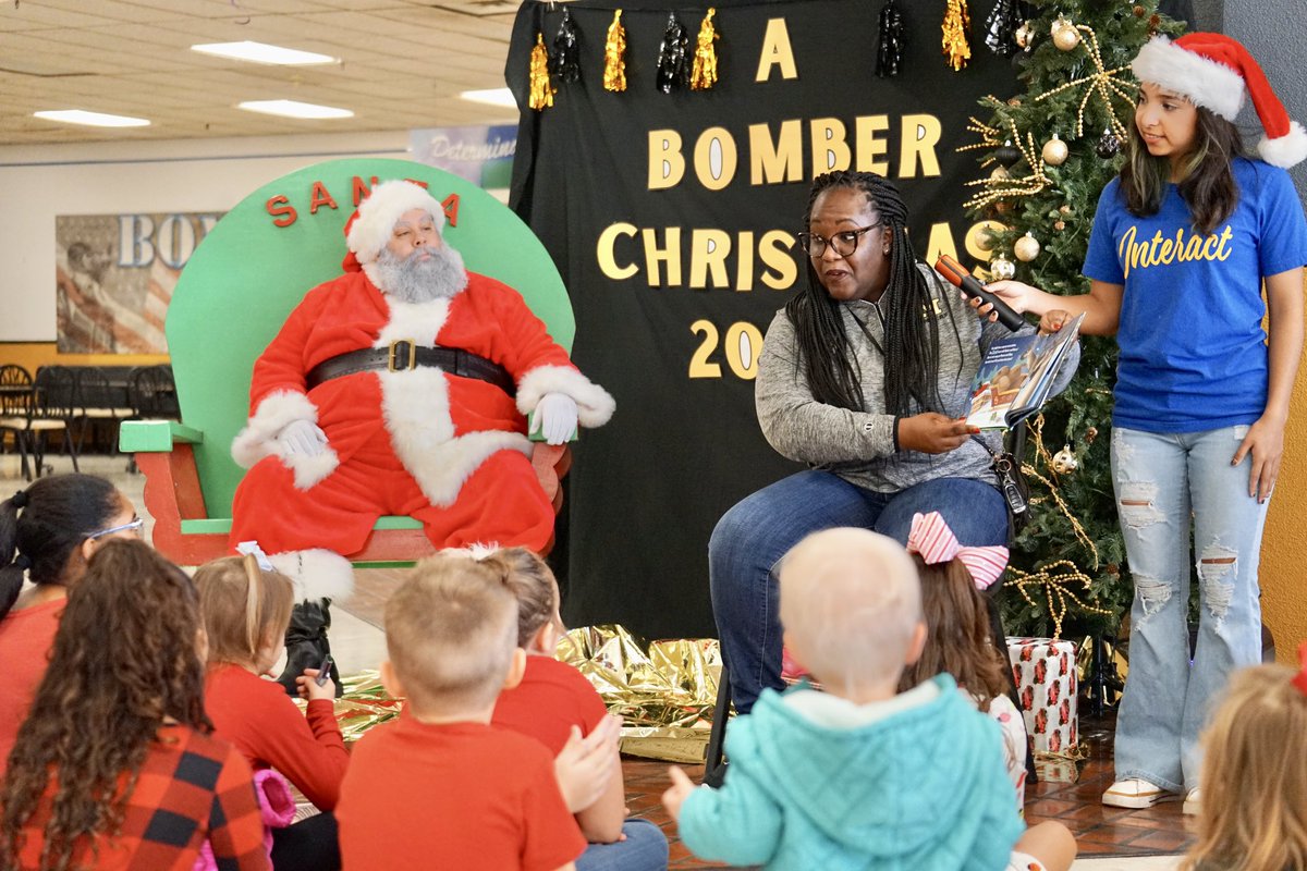 middelnews's tweet photo. Midwest City High School’s Donuts with Santa benefitting Mid-Del’s McKinney Vento program was fantastic today!Deputy Superintendent, Dr. LaShonda Broiles, read to the children in the audience and everyone wanted a picture with Santa. Thank you to all who attended! #mdpurpose https://t.co/Iy6spJBgRb
