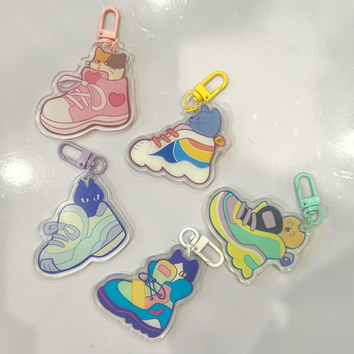 「Sneaker cat acrylic charms now available」|Abelle✨(they/them)@looking for workのイラスト