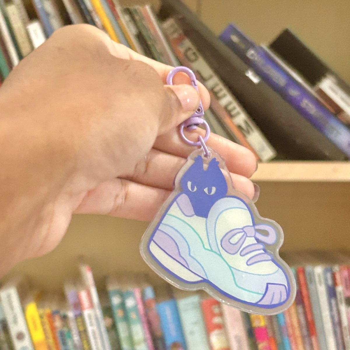 「Sneaker cat acrylic charms now available」|Abelle✨(they/them)@looking for workのイラスト
