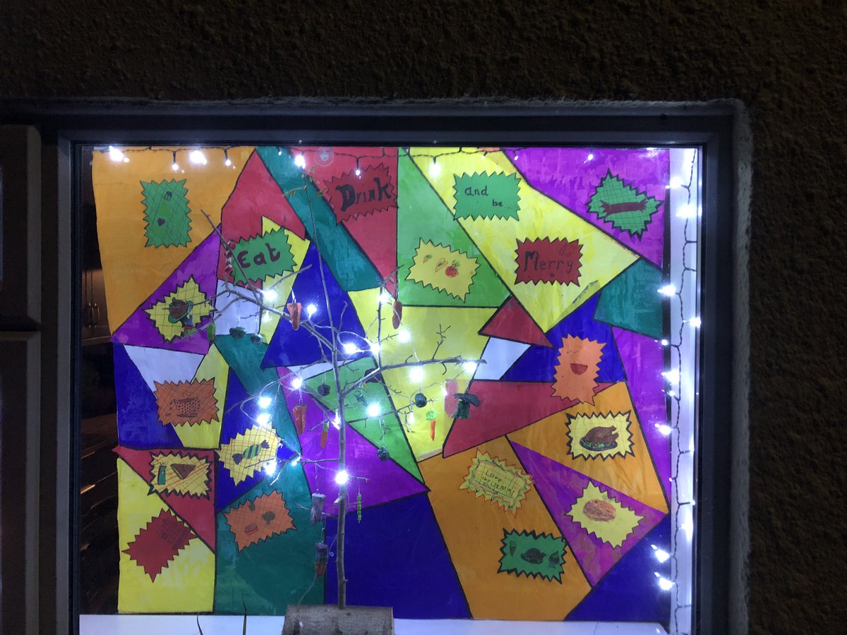 Cadney_Howsham's tweet photo. Saturday 10th Dec and our tenth day of #AdventWindows
This ‘stained glass’ window has a favourite Christmas food theme, their whole family helped create this window. 
#LincsConnect 
@lincsblogger https://t.co/icECwvNwCB