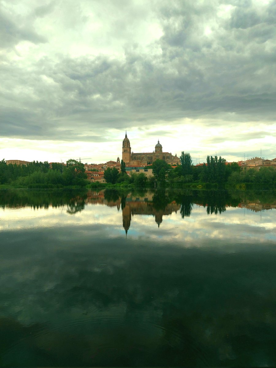 ViajaryMuchoMas's tweet photo. #VYMM. #Salamanca entró a formar parte del selecto listado de  ciudades #PatrimonioMundial de la Unesco hoy hace 35 años. Sobran las palabras para explicar los motivos de su inclusión como #PatrimoniodelaHumanidad el 9 de diciembre de 1988. ¿No crees?

¡Felicidades!
@tdsalamanca https://t.co/1zpl0CzqPa