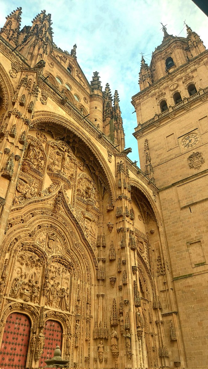ViajaryMuchoMas's tweet photo. #VYMM. #Salamanca entró a formar parte del selecto listado de  ciudades #PatrimonioMundial de la Unesco hoy hace 35 años. Sobran las palabras para explicar los motivos de su inclusión como #PatrimoniodelaHumanidad el 9 de diciembre de 1988. ¿No crees?

¡Felicidades!
@tdsalamanca https://t.co/1zpl0CzqPa