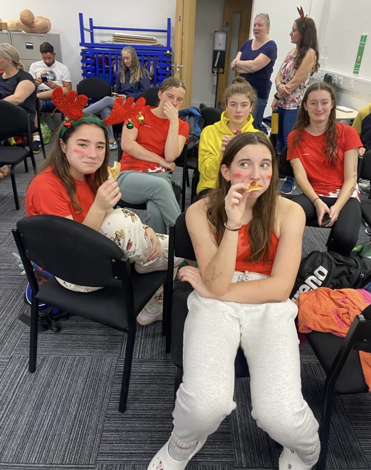 DevonportRoyal's tweet photo. Fab results for @DevonportRoyal in round 3 of @Natswimleague Western, finishing 3rd/7 clubs. Everyone gave their best effort, great team work &amp; Xmas spirit. Thanks to DRSA coaches, officials &amp; volunteers involved, (to all visiting clubs too)  #swimming #goDRSA #NASL #ArenaLeague https://t.co/F7mq5449s6