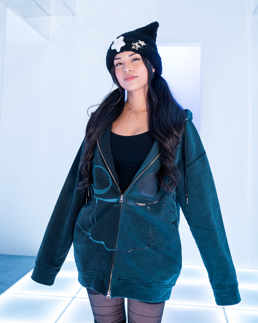 ValkyraeUpdates's tweet photo. Rae is featured on Sykkuno's merch website! https://t.co/TMpb2VpciW
