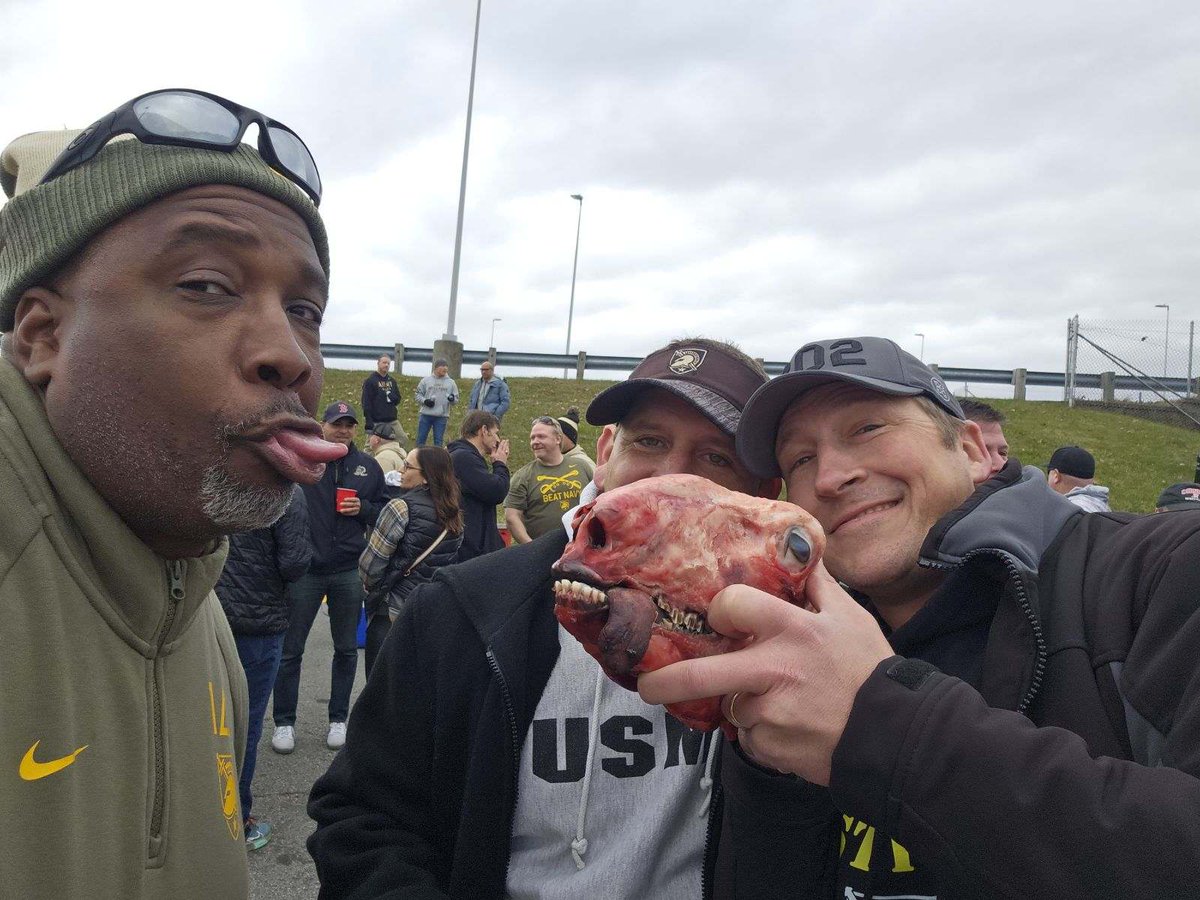 berc2000's tweet photo. #ArmyNavy https://t.co/OrIn6cBcsI