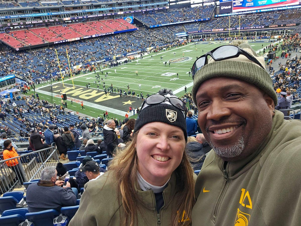 berc2000's tweet photo. #ArmyNavy https://t.co/OrIn6cBcsI