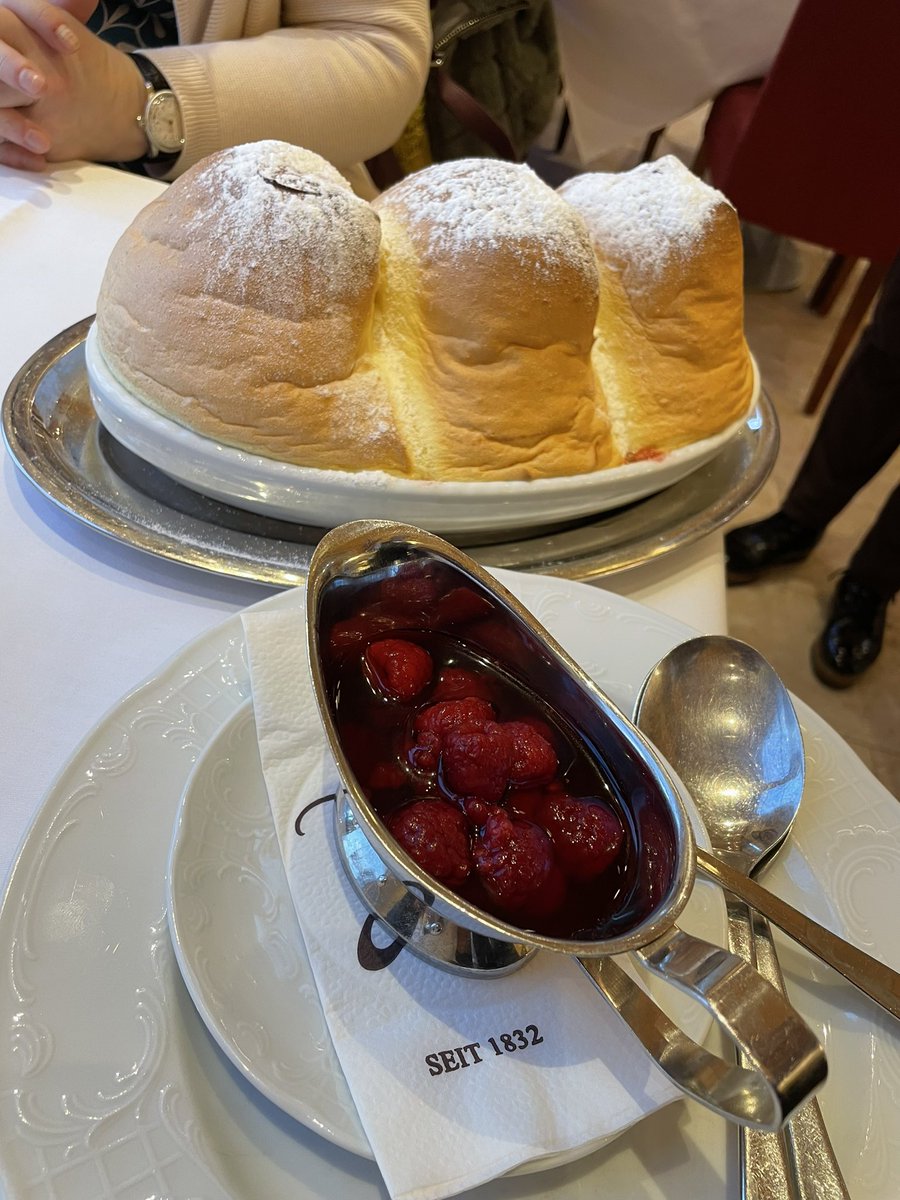 wpoechgraber's tweet photo. Salzburger Nockerl at Zauner Esplanade in Bad Ischl 😍 https://t.co/e9RwQylahS
