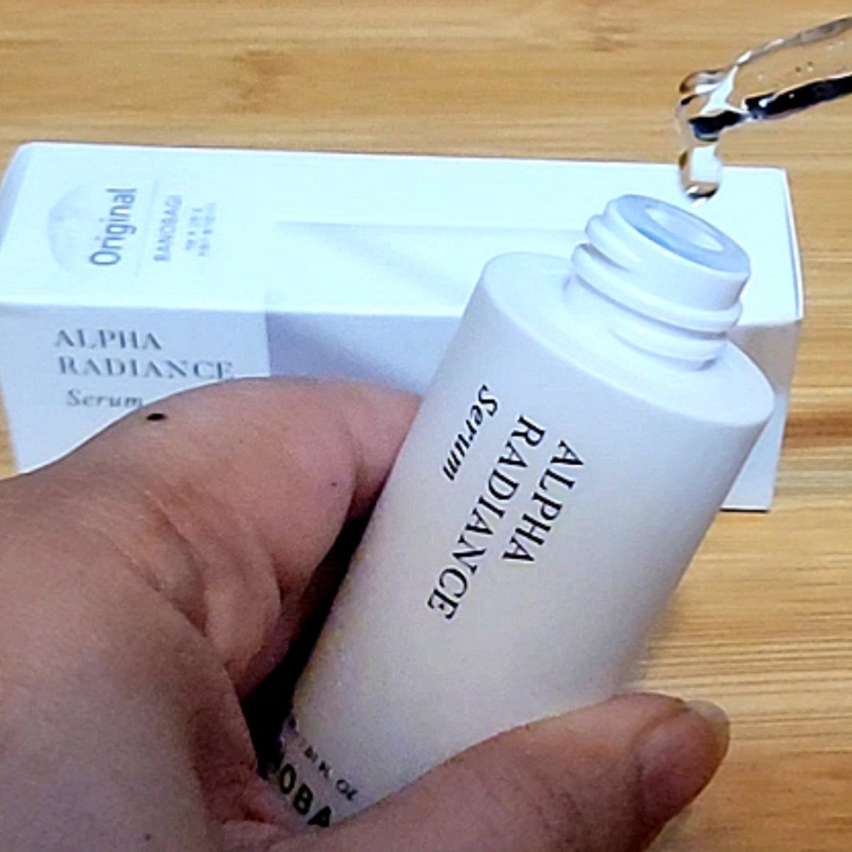 blastkat's tweet photo. #Honestreview @BanobagiTH #banobagicosmetics #AlphaRadianceSerum
My skin absorbs Banobagi Alpha Radiance Serum quickly & easily. My skin feels plump, smooth & has a soft glow after application.
#glowingskin #brighteningserum #alphaarbutin #kbeauty #Niacinamide #Dermacosmetics https://t.co/ouMmeMDBch