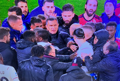 milanobsession's tweet photo. This is what supporting the players looks like...
Maldini went into the fray last March when our players were being racially abused by Cagliari fans &amp; players.

Furlani &amp; Moncada would have been in their cars already and &amp; halfway home by now if this had happened tonight... https://t.co/kpYG0xRmFW