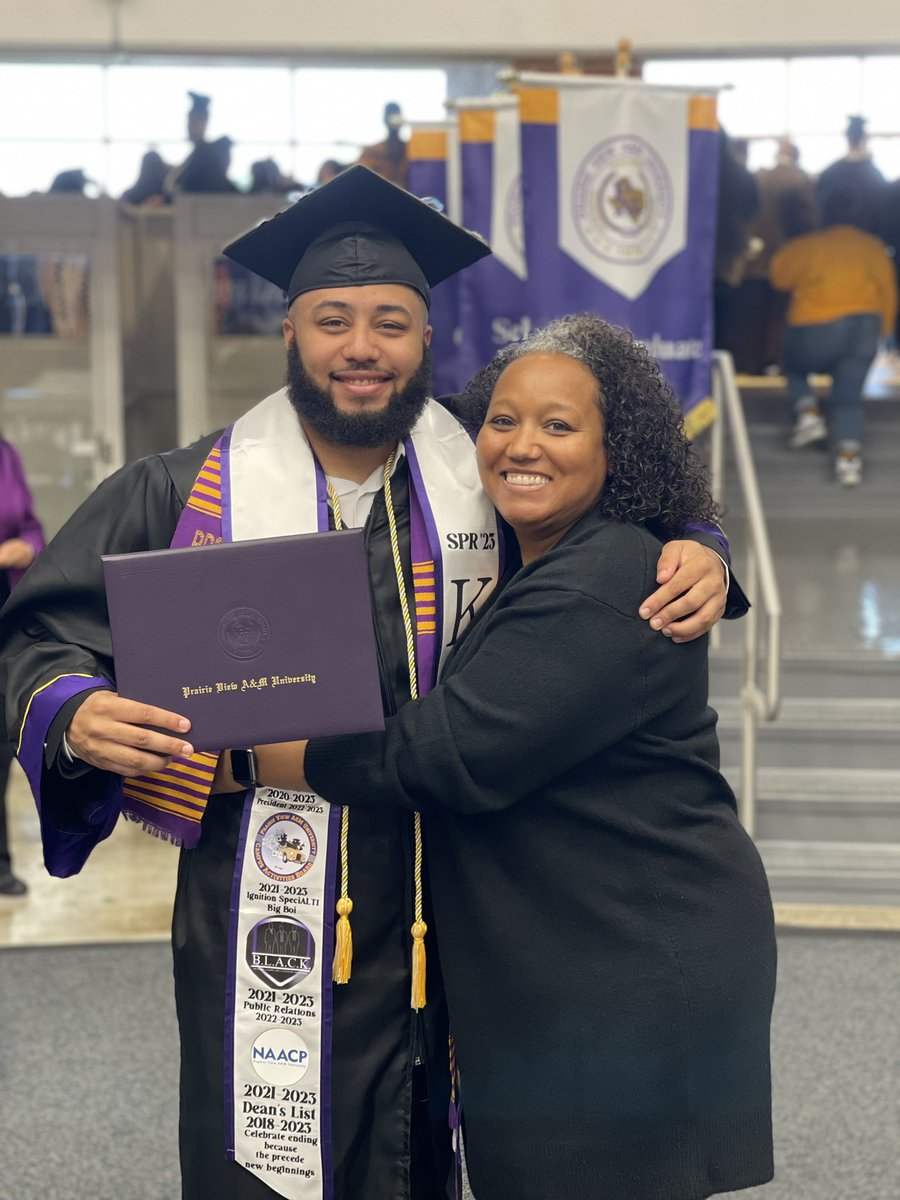 SauveTV1's tweet photo. Grad pics posted soon but Thank you to my two biggest supporters in my parents!! I achieved what I said I would 5 years ago. It wasn’t easy by any means but I hope it makes you both proud https://t.co/5K8A13GHWI
